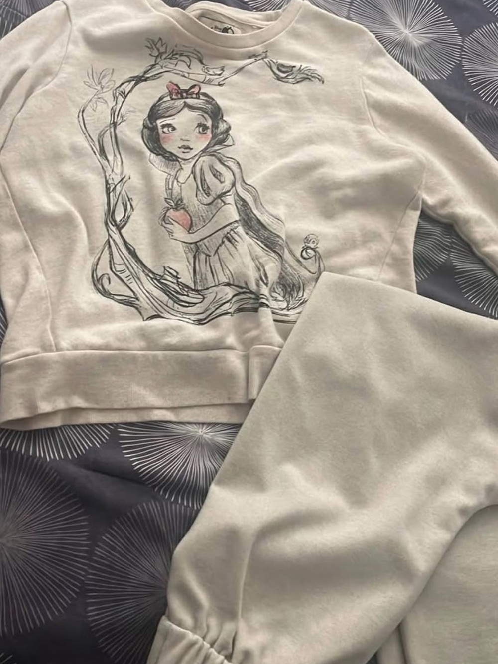 Cream Snow White Graphic Sweatshirt Set